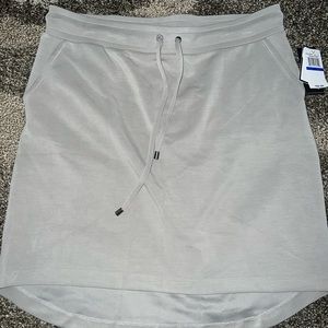 NWT cable and gauge sport skirt